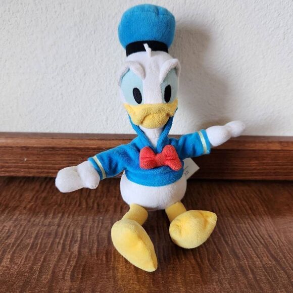 Disney classic Donald duck stuffed plush soft toy - Picture 1 of 4